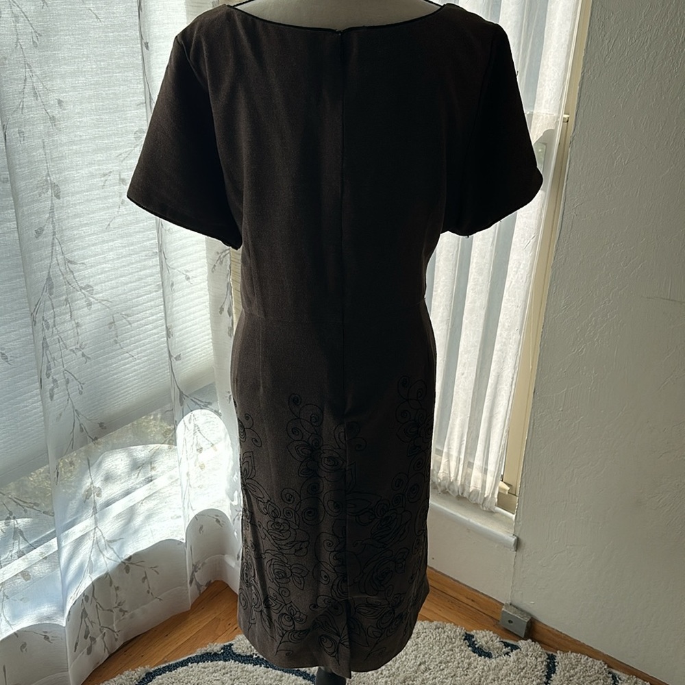 Women’s Signature by Robbie Bee sheath dress cocoa with black embroidery 24w - Picture 7 of 7